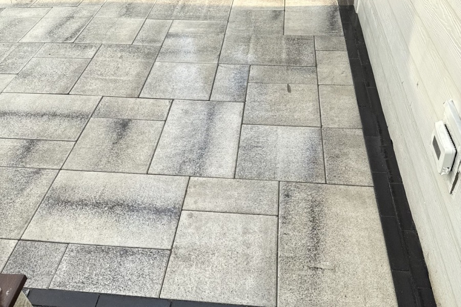 Unilock Umbriano with Mattoni dark charcoal Premier Border Patio Arlington Heights - Landscaping