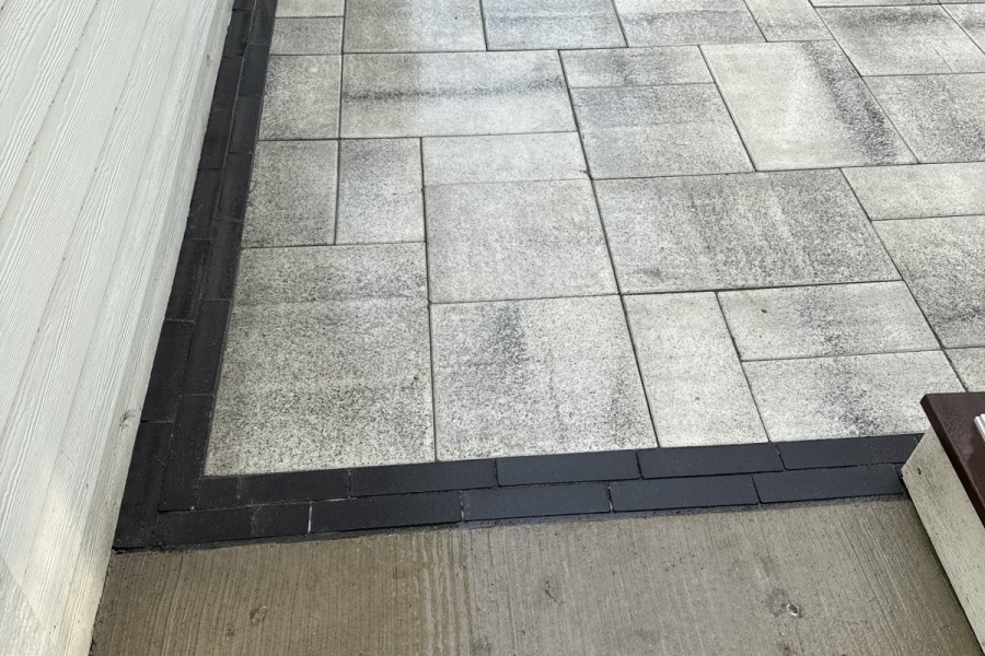  Unilock Umbriano with Mattoni dark charcoal Premier Border Patio Arlington Heights - Landscaping