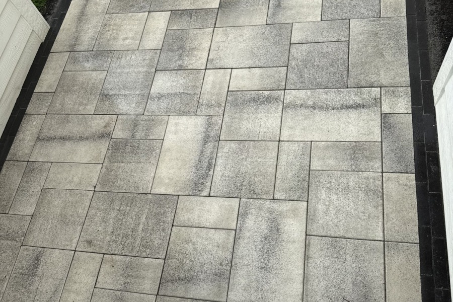 Unilock Umbriano with Mattoni dark charcoal Premier Border Patio Arlington Heights - Landscaping