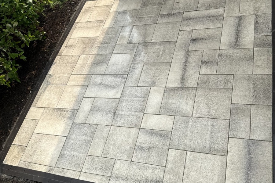  Unilock Umbriano with Mattoni dark charcoal Premier Border Patio Arlington Heights - Landscaping