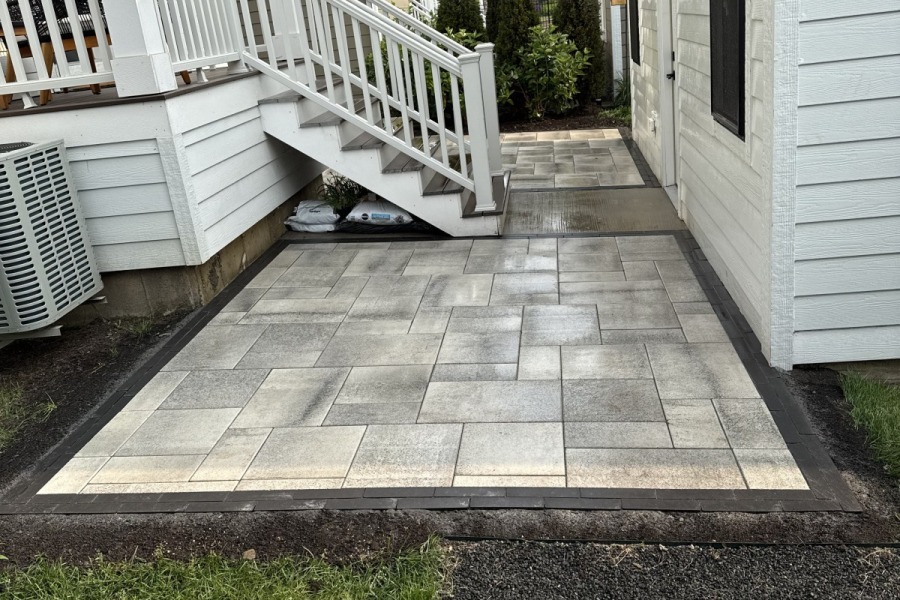  Unilock Umbriano with Mattoni dark charcoal Premier Border Patio Arlington Heights - Landscaping