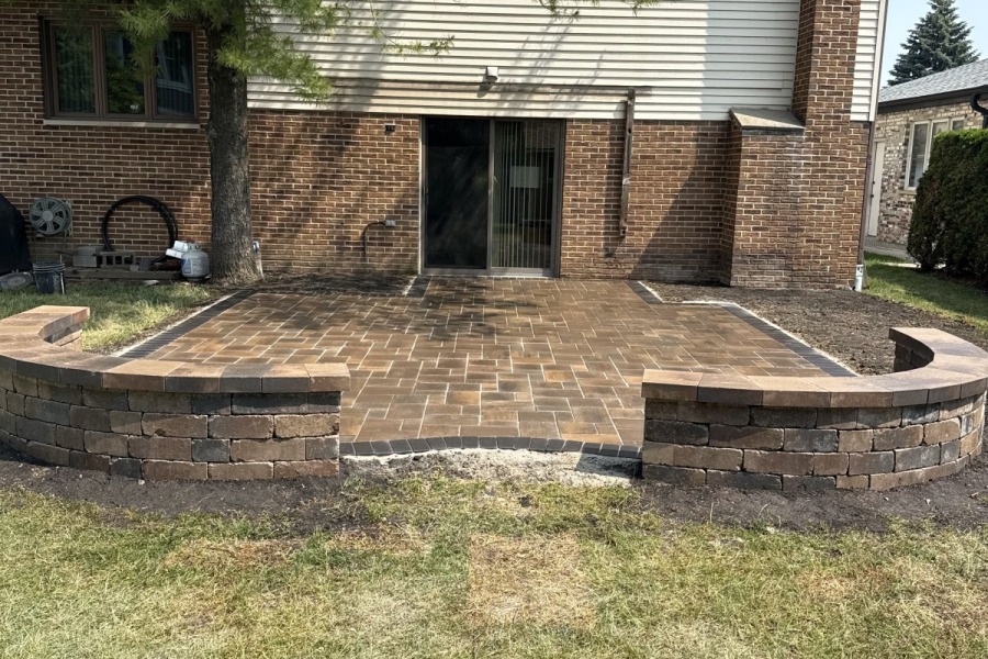 Olde Quarry Stone Retaining Wall and Patio Mt Prospect - Landscaping