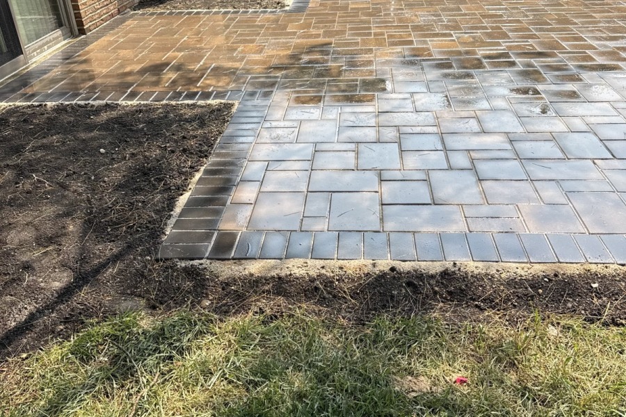 Olde Quarry Stone Retaining Wall and Patio - Landscaping