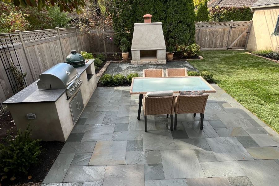 Bluestone Outdoor Kitchen Park Ridge - Lanscaping