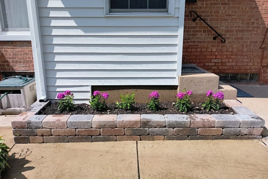 Retaining Wall Unilock Brussels Dimensional Stone Sierra In Winnetka - Landscaping