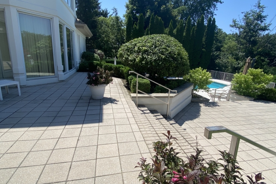 Maintenance Trimming Install in Park Ridge - Landscaping
