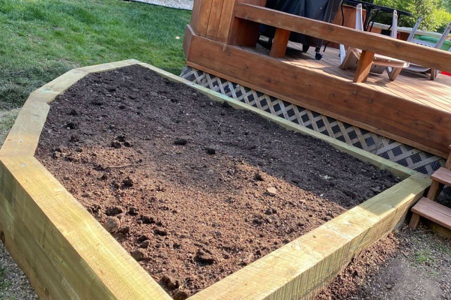 Raised Curved Planter Hardscape Installation Glenview - Landscaping